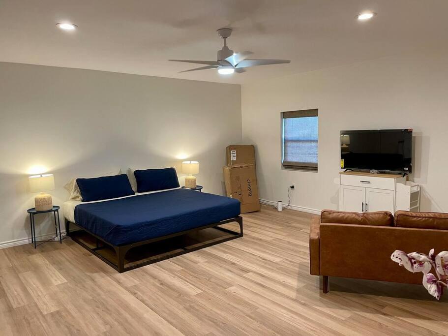 Ranchette Apartment- Beach Access Small Lake View Buchanan Dam エクステリア 写真